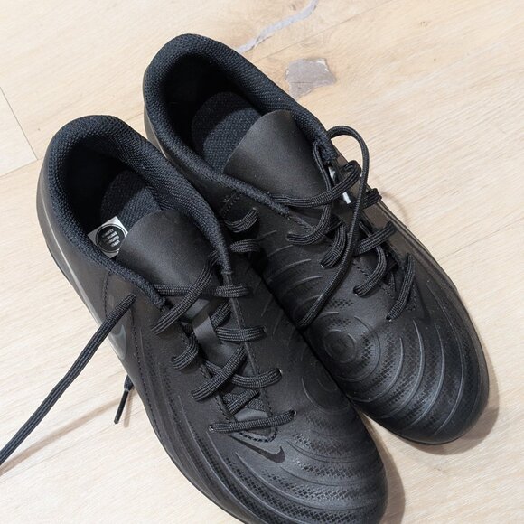 Boys black Nike soccer cleats in size 5.5 - Picture 5 of 7